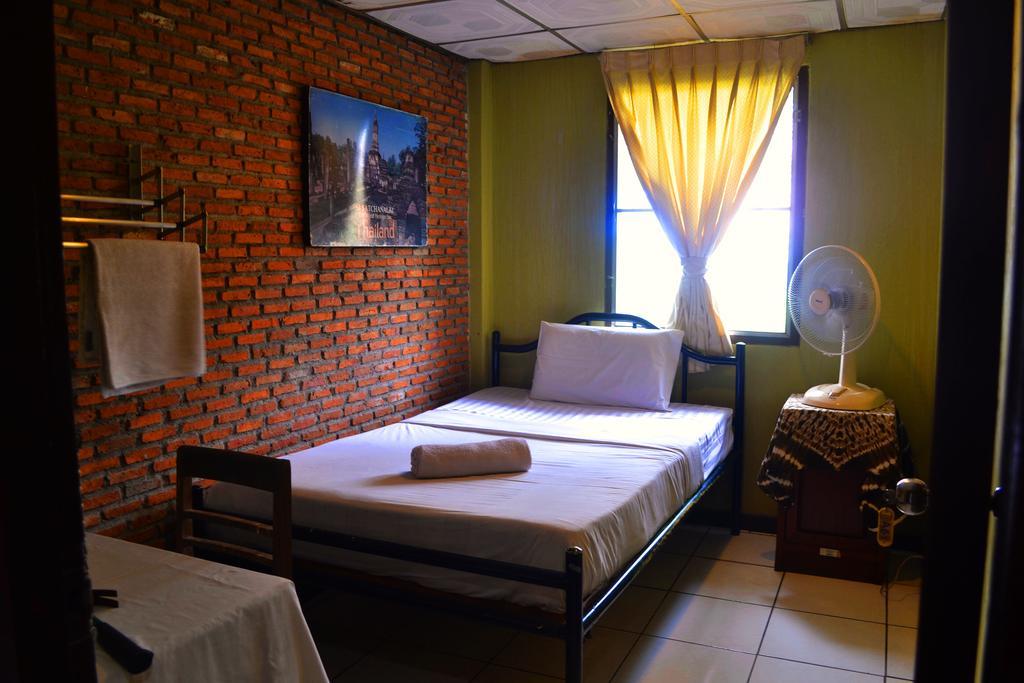 Brickhouse Ayutthaya Guesthouse Est 1986 Luaran gambar