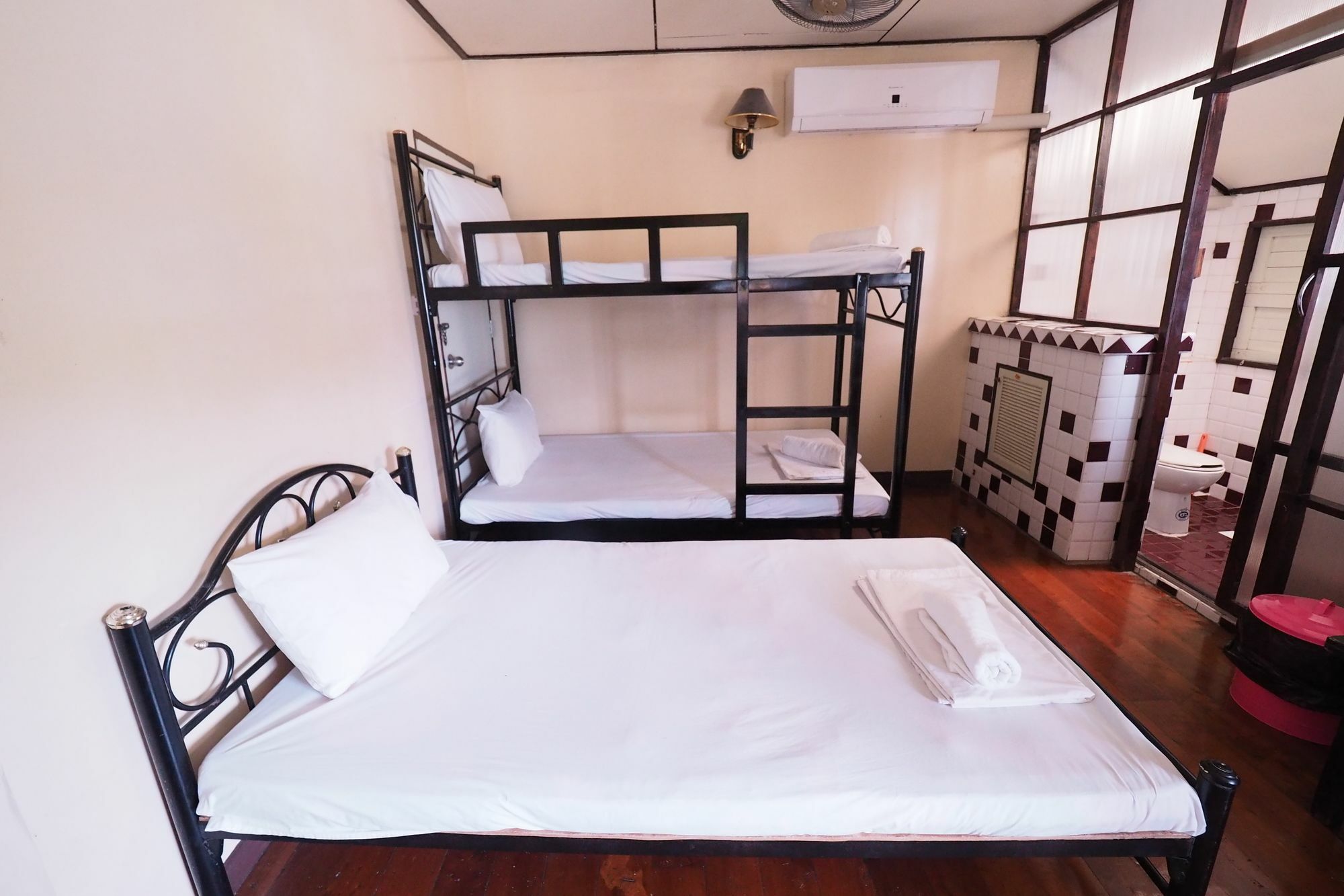 Brickhouse Ayutthaya Guesthouse Est 1986 Luaran gambar