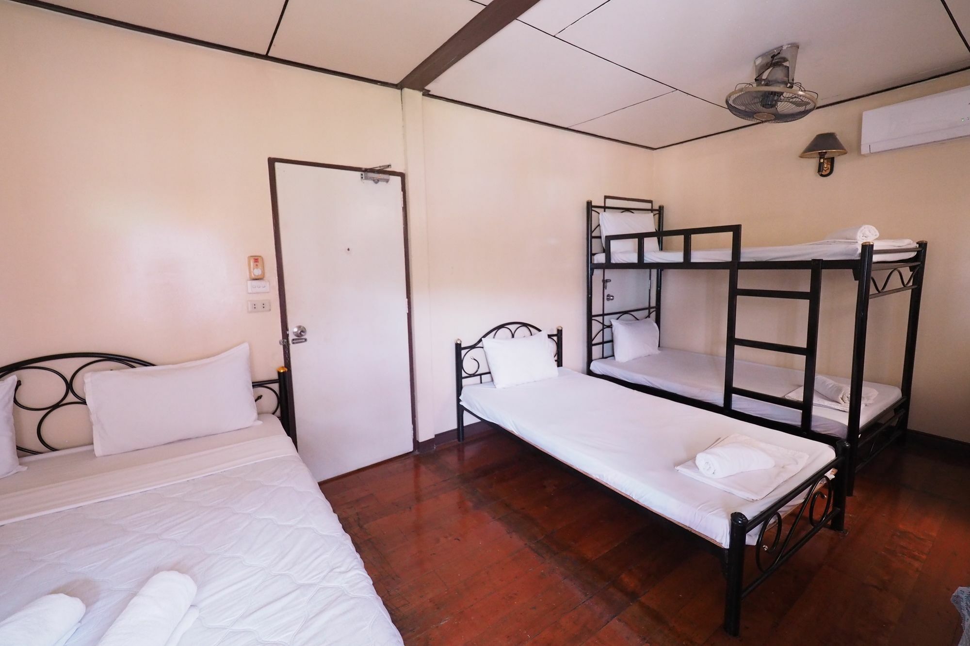 Brickhouse Ayutthaya Guesthouse Est 1986 Luaran gambar