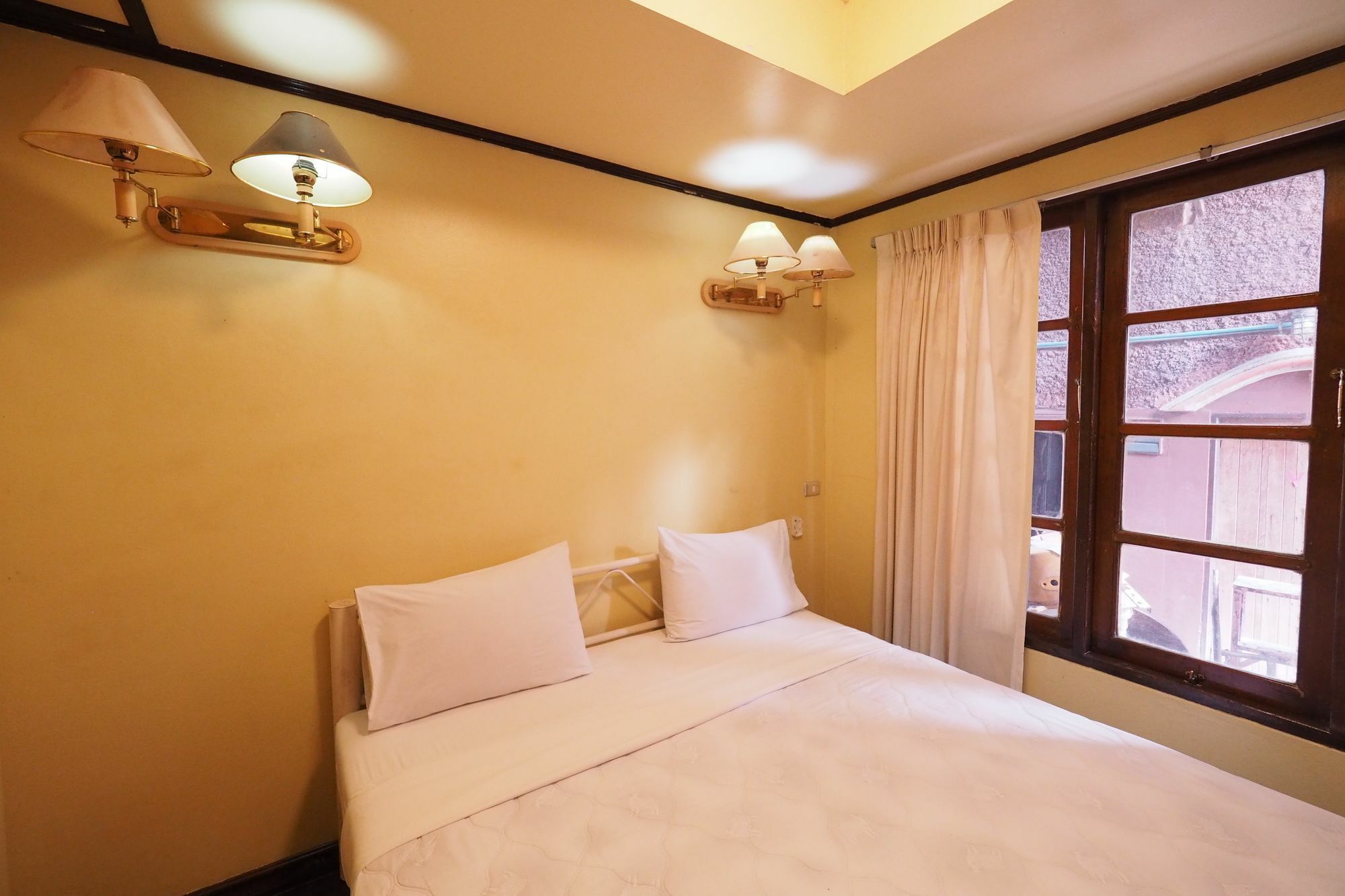 Brickhouse Ayutthaya Guesthouse Est 1986 Luaran gambar