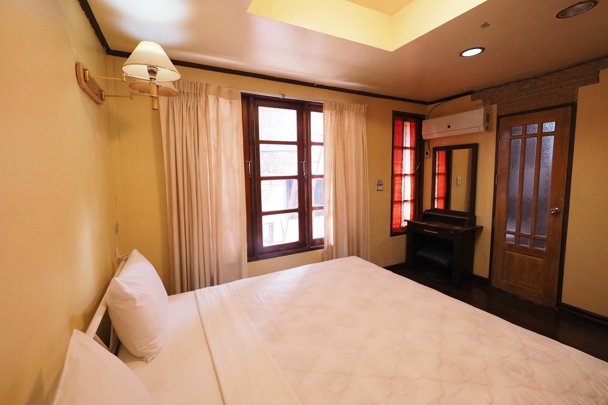 Brickhouse Ayutthaya Guesthouse Est 1986 Luaran gambar