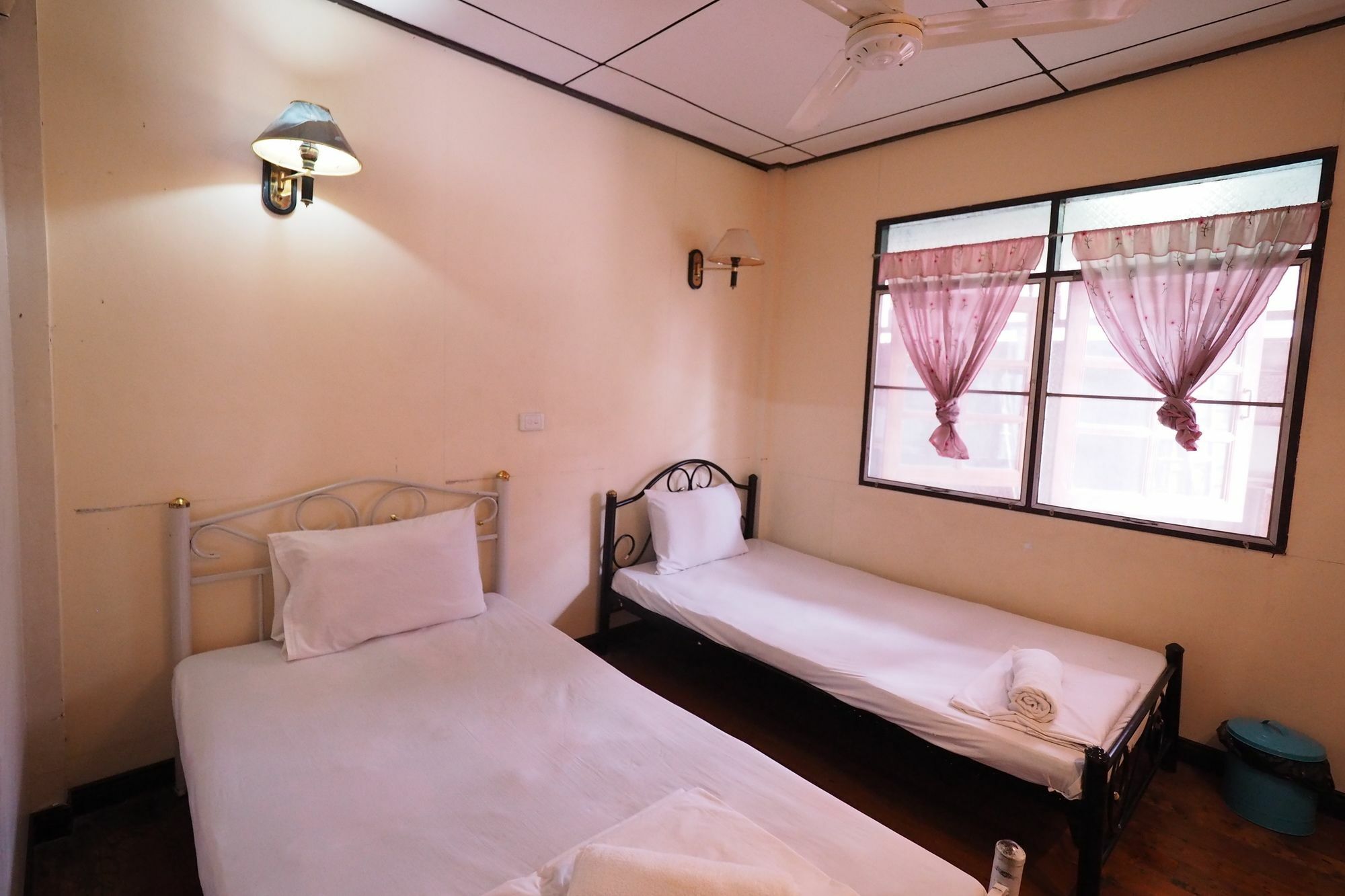 Brickhouse Ayutthaya Guesthouse Est 1986 Luaran gambar